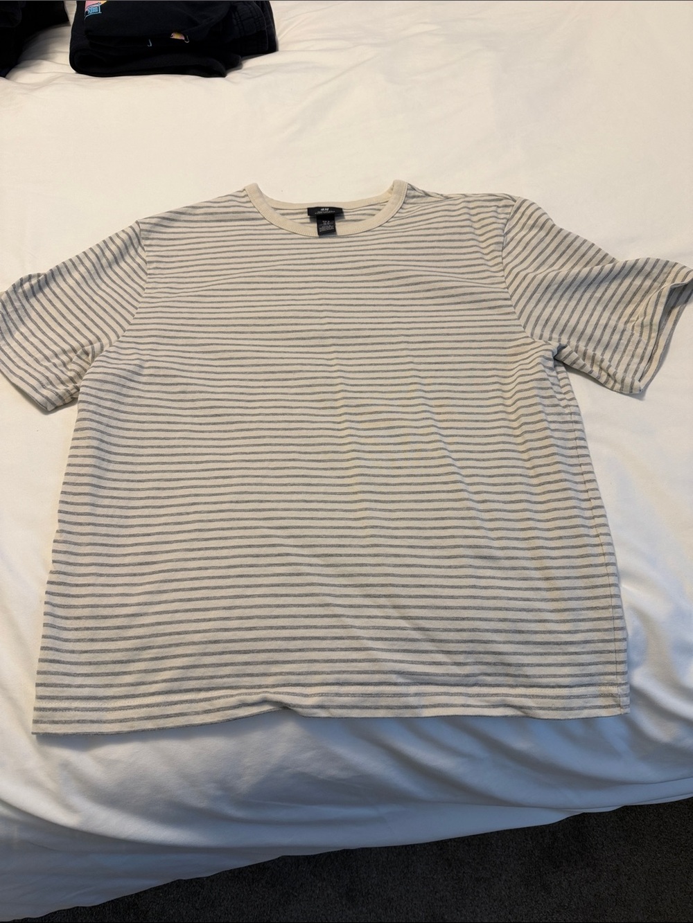 H&M Men Short Sleeve Striped Tee in White and Light Gray